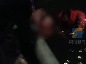 临沂男子凌晨失足落水 四名船员驾快艇跳河营救