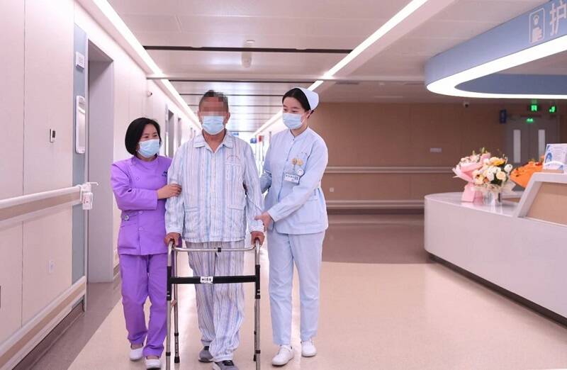 济宁市第一人民医院“免陪照护服务”让亲情不缺位