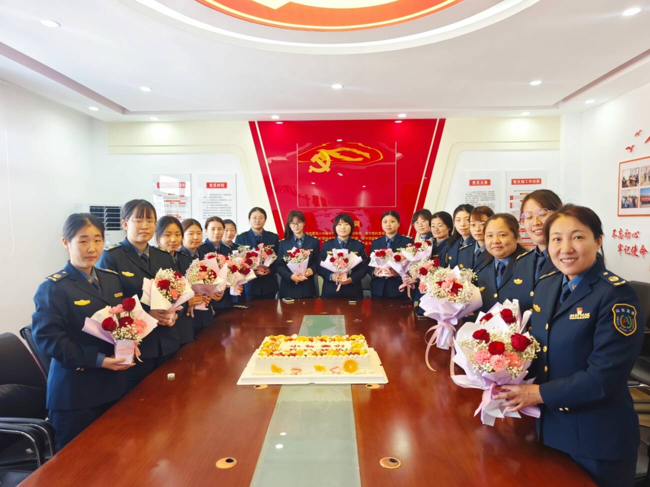 山東高速濱州發展有限公司梁才喬莊收費站開展“凝聚巾幗力量 共譜時代華章” 慶 “三八”婦女節主題活動