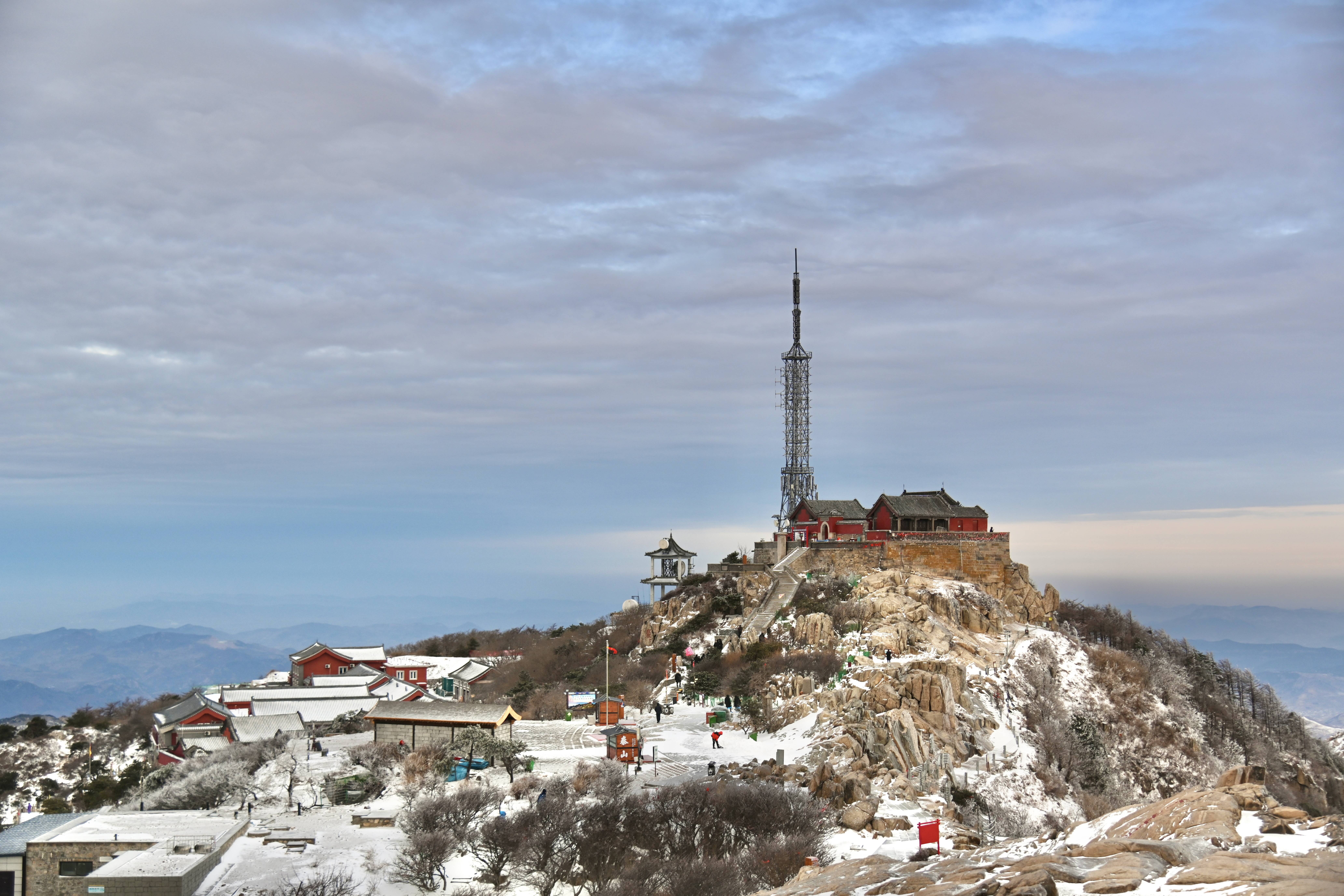雪舞泰山，邂逅春之诗画