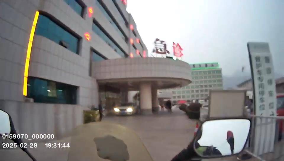 晚高峰，5分钟！ 泰安交警“狂飙” 护送八旬老人就医