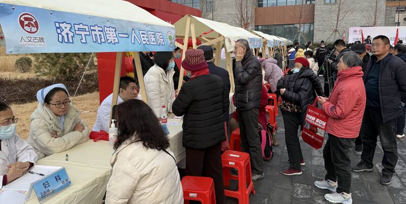 济宁市第一人民医院开展“呵护女性健康 温暖三八节”义诊活动