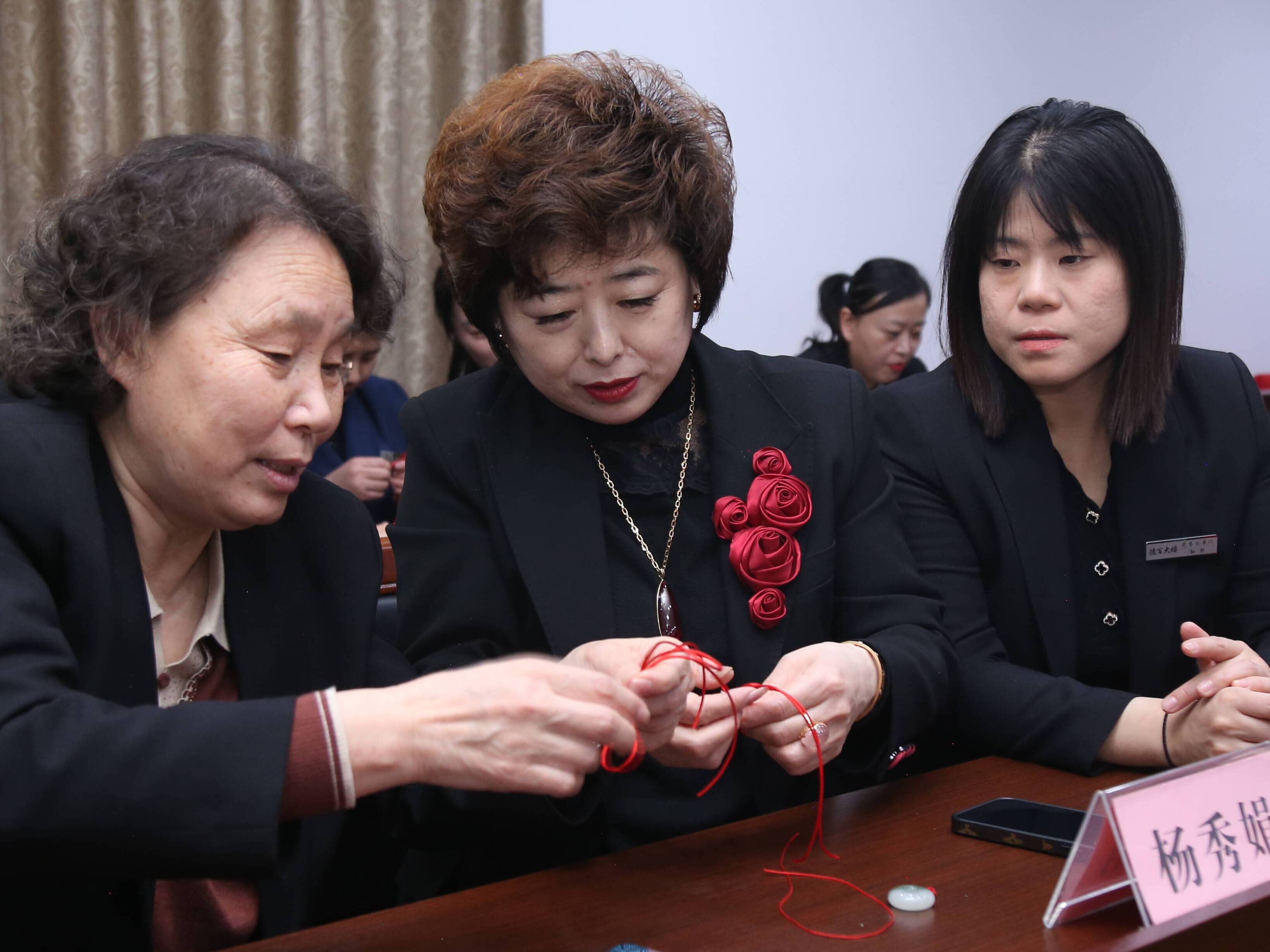 德百集团庆祝“三八妇女节”巧手编织展示交流活动成功举办