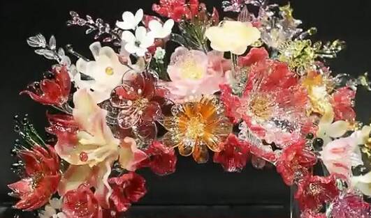 ​在博物馆里感受多彩“春天” 邂逅灯火中锻造的“琉璃花园”