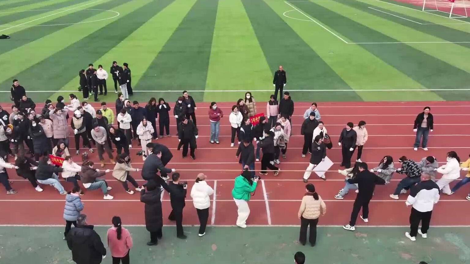 用拼搏之姿诠释团队精神 鱼台这场拔河比赛“火热开场”