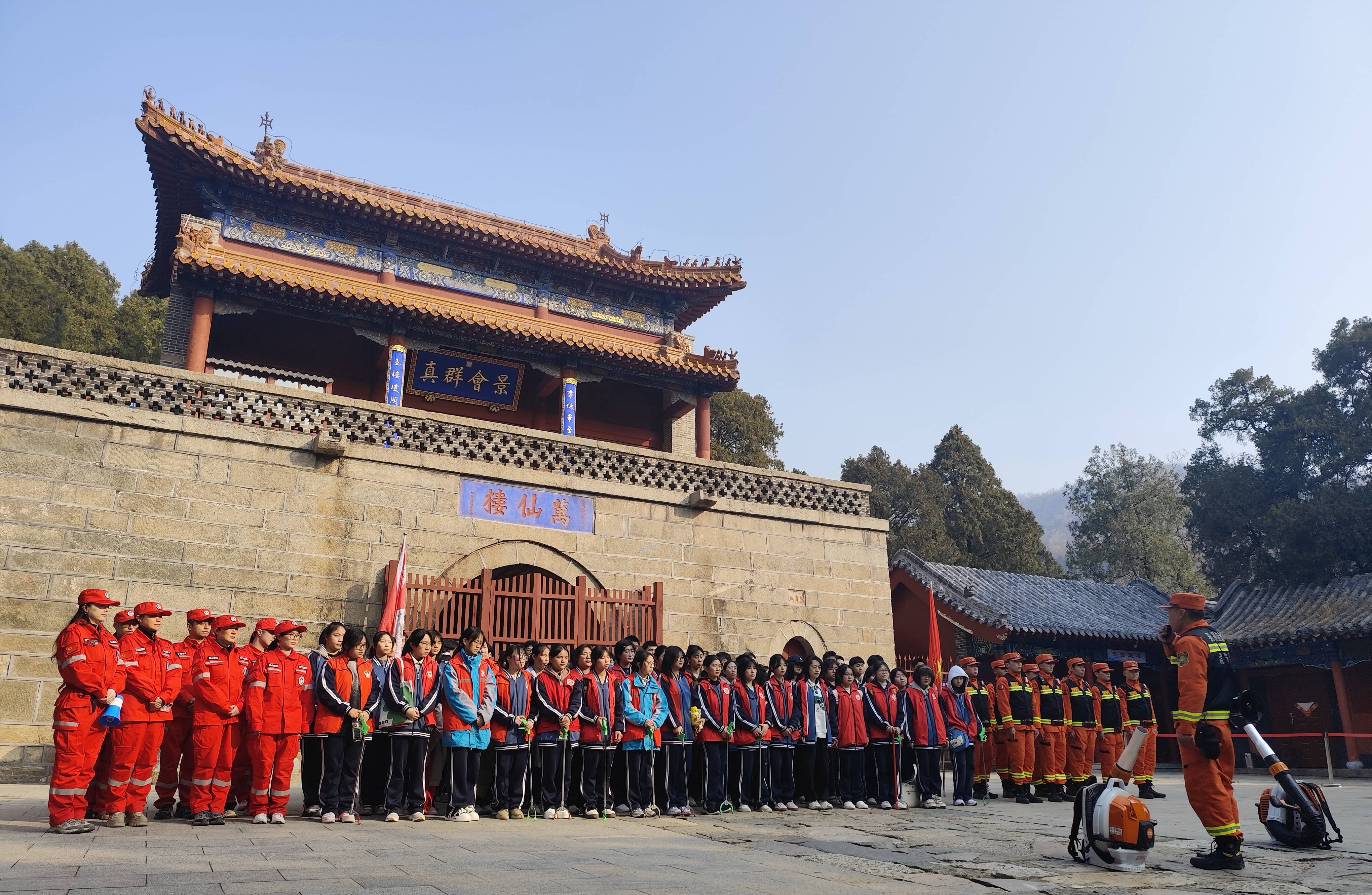 泰山景区红门管理区开展“携手护绿践初心，青春同行展担当”主题团日活动