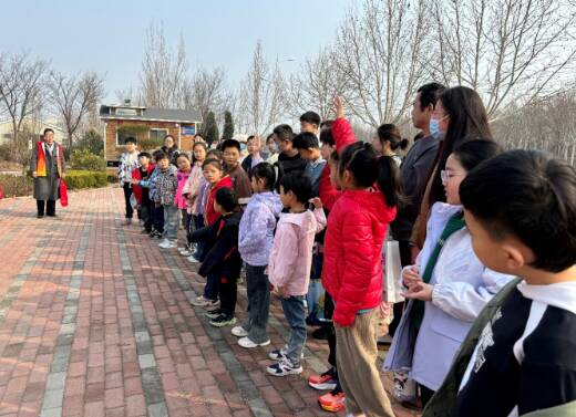 無棣：“擁抱自然，‘童’繪綠色未來” 植樹節親子活動