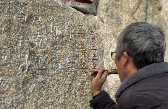 “吴清芳”已镌刻在纪念碑上 150个名字谱写150段大爱故事
