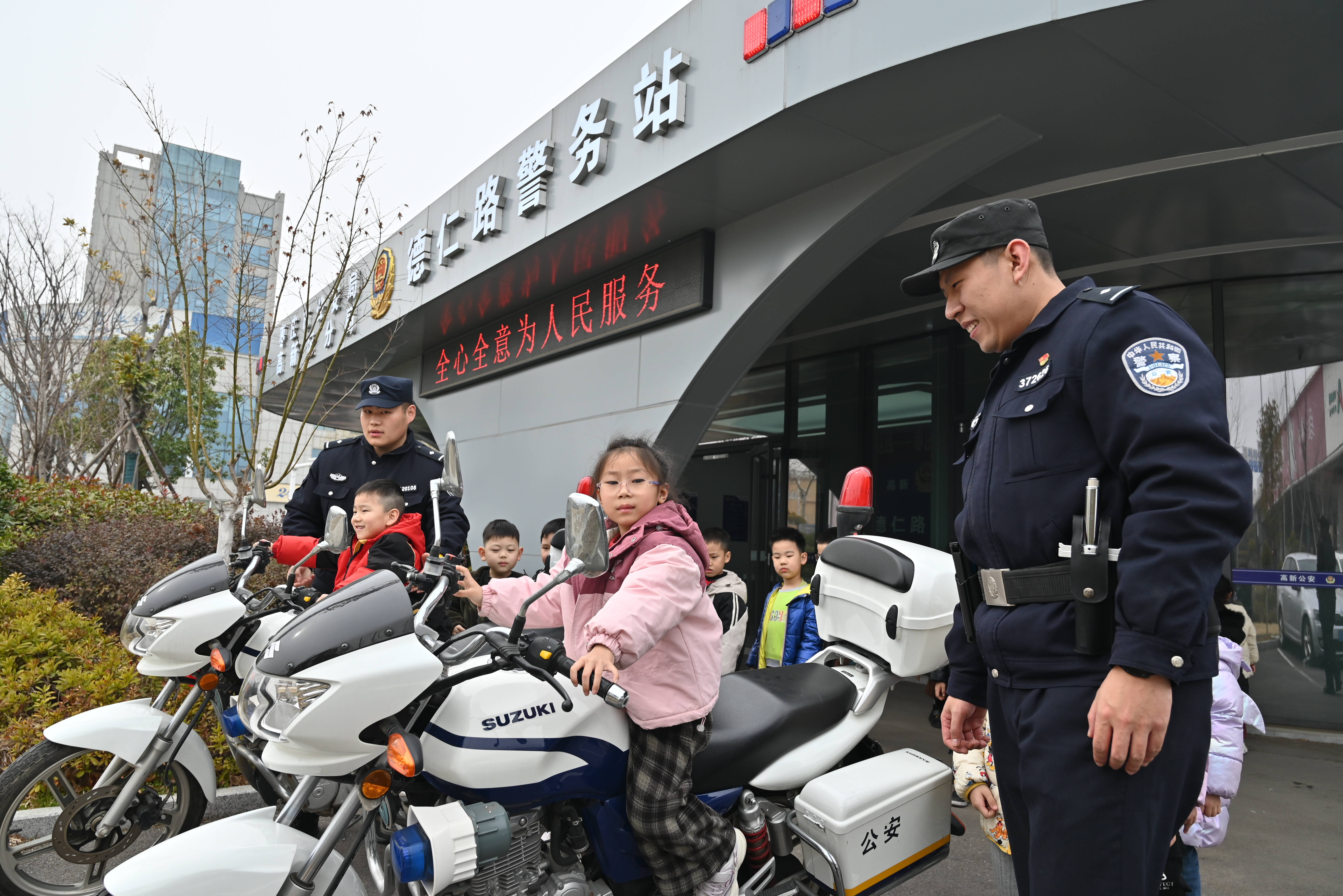警民互动共筑平安 枣庄高新公安举办“政府开放月”活动