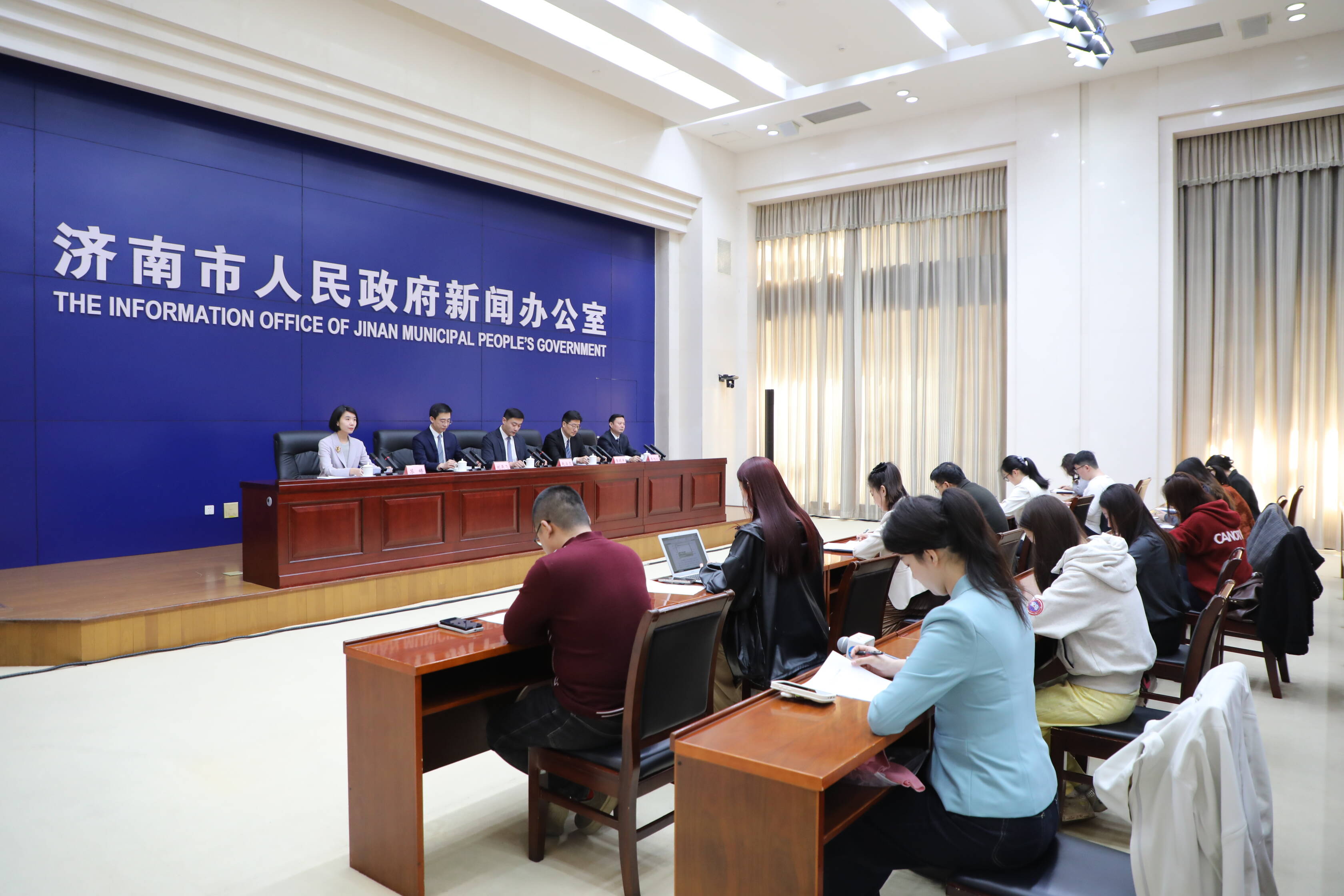 2024年济南实现社会消费品零售总额达5213.2亿