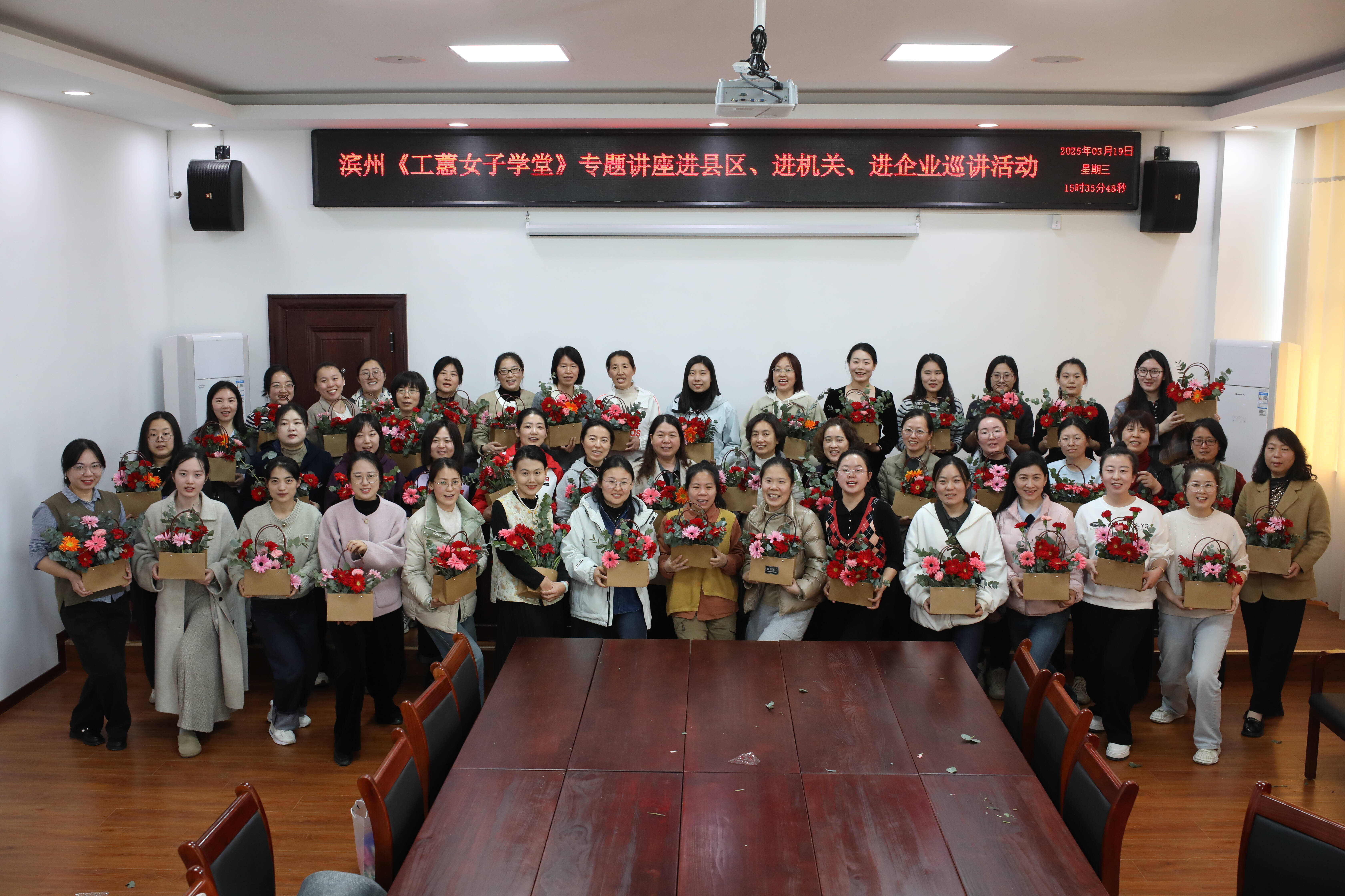 《工蕙女子學堂》花藝講座在濱州市舉行 展女職工花藝風采