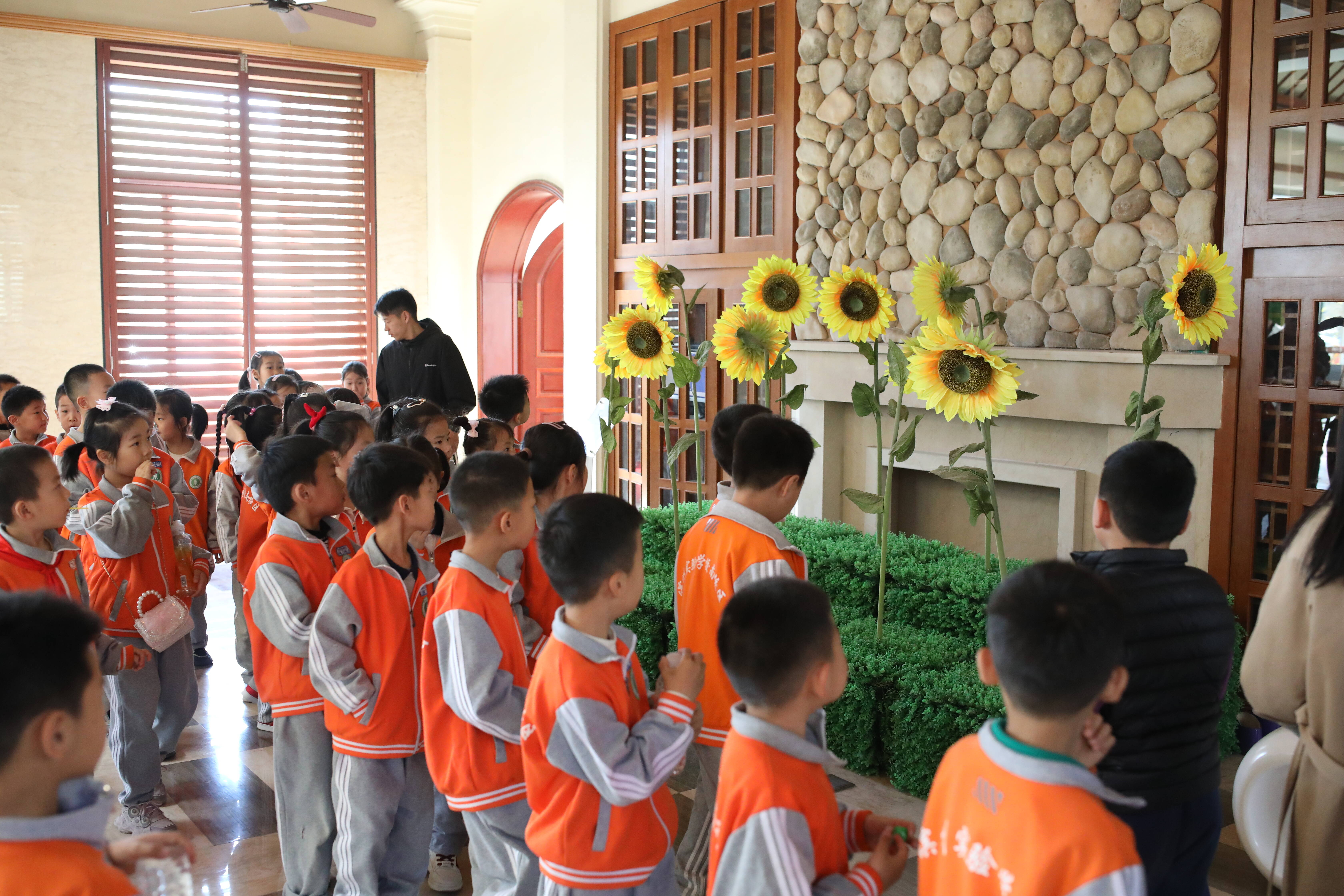 濱州市小學生走進植物園科普中心：春日研學體驗生態(tài)萬象