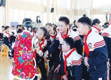 蓬莱：阳春时节 踏青出游正当时