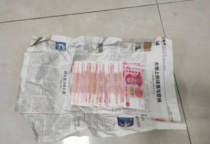 我的“乘客”是一摞現(xiàn)金？民警緊急攔截，挽損22000元