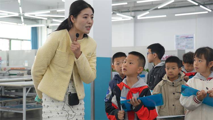 迪尚工装集团携手威海市第二实验小学开启服饰文化研学之旅