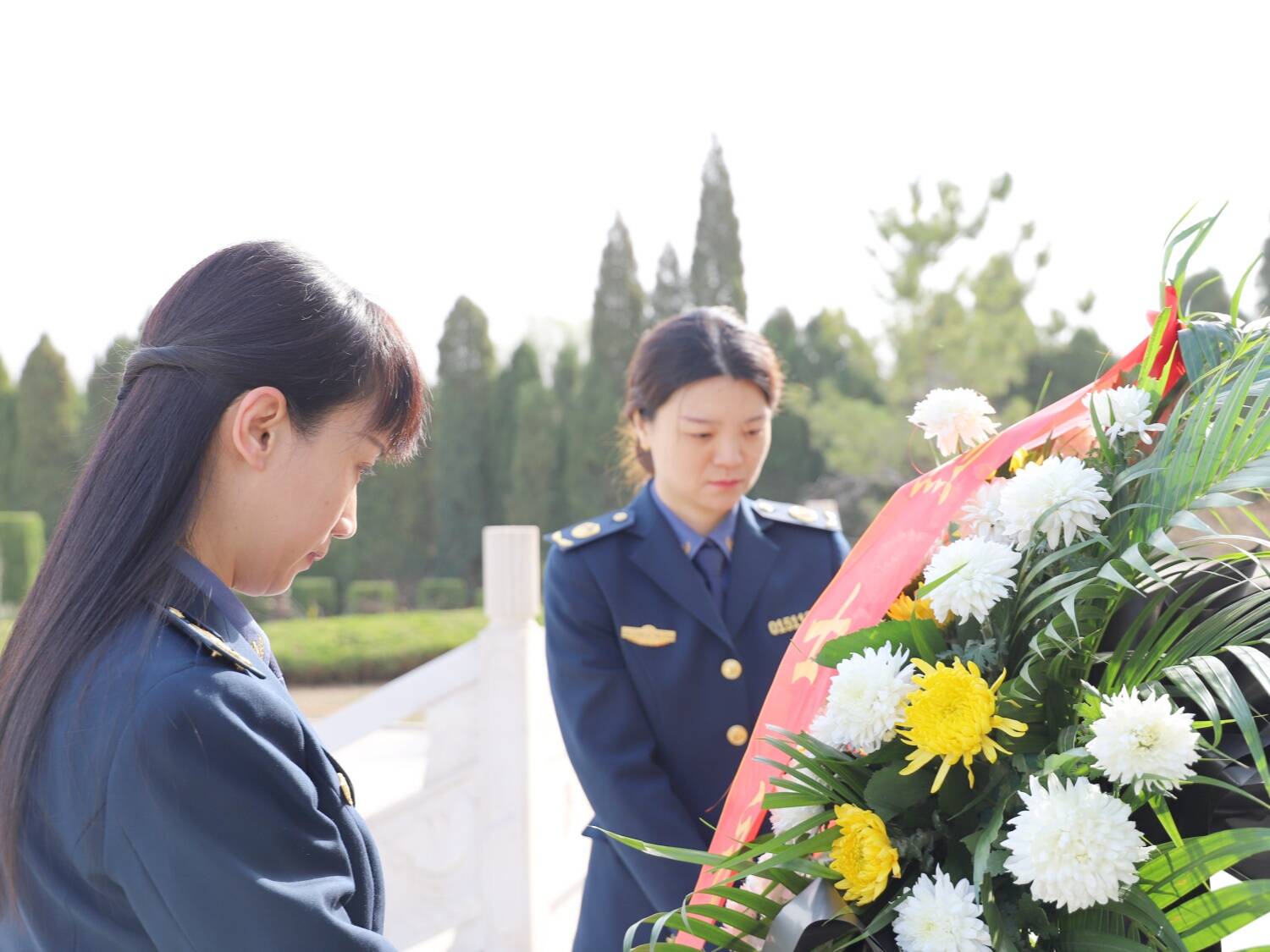 山東高速濱州發展有限公司無棣古城魯北收費站組織開展“清明祭英烈”活動