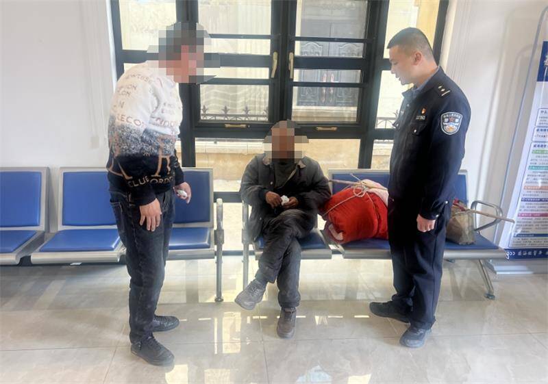 威海：暖心守护！民警救助走失老人