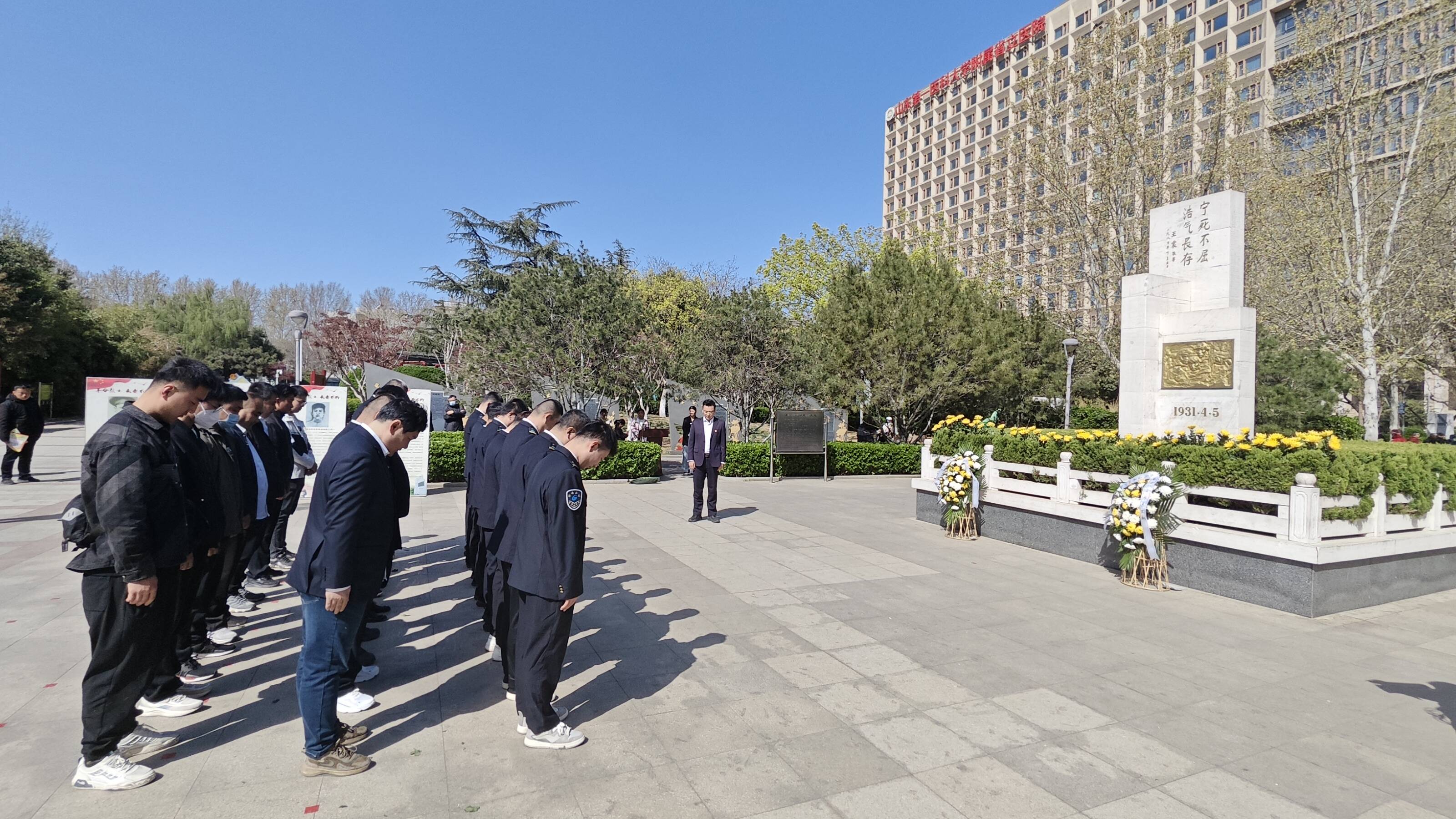缅怀革命先烈 传承红色精神 济南公交西部分公司开展清明祭英烈活动