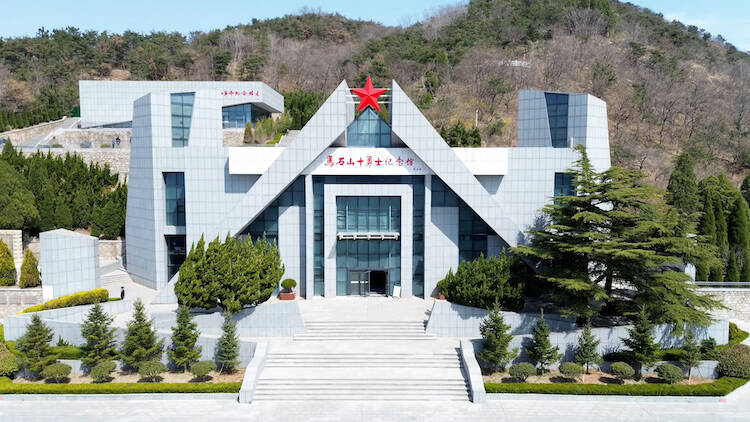 威海市开展“缅怀革命先烈 传承红色基因”系列宣传活动