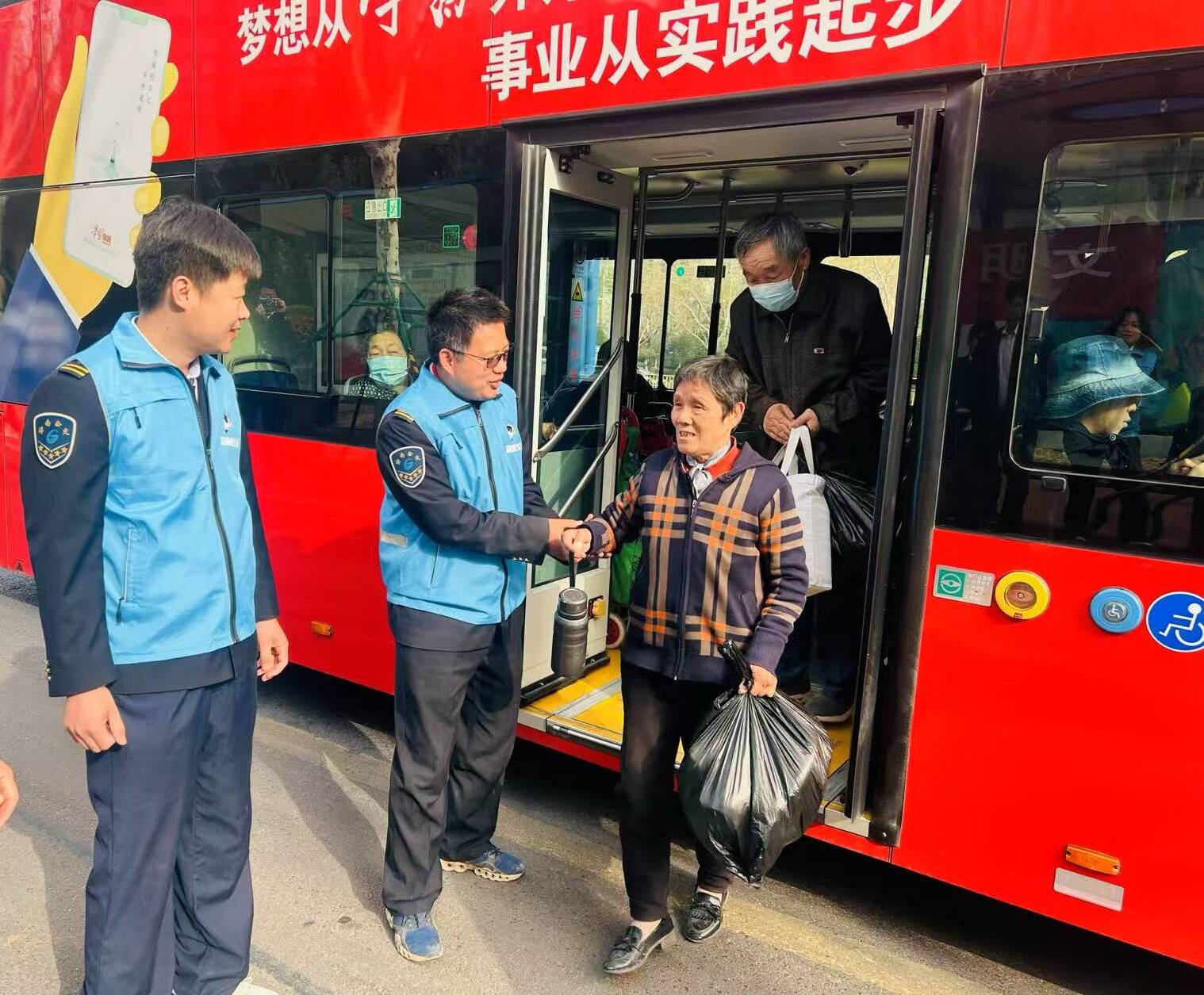 清明假期 济南公交完成客运量约422万人次