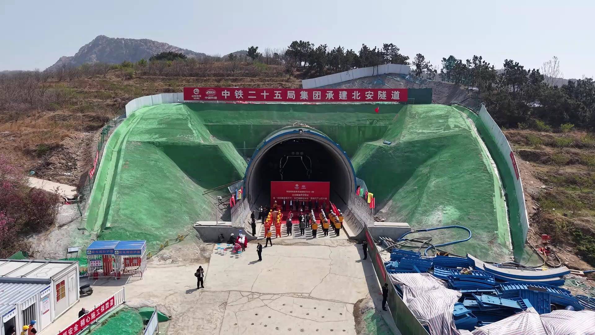 潍宿高铁至青岛连接线首条隧道贯通