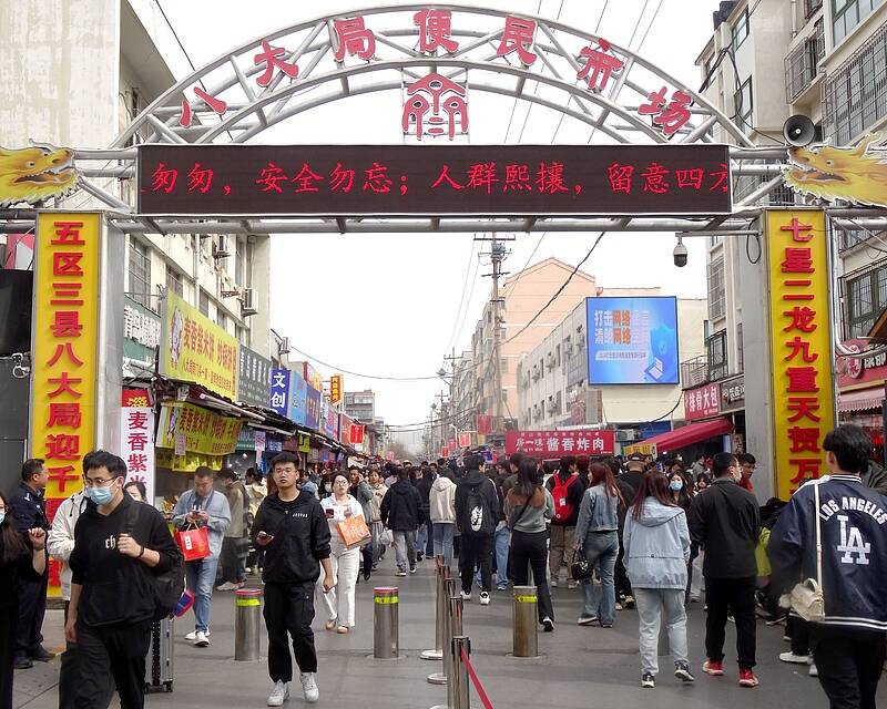 “实在不敢想象”“淄博又升华了” 网红博主B太时隔两年再次探访淄博八大局