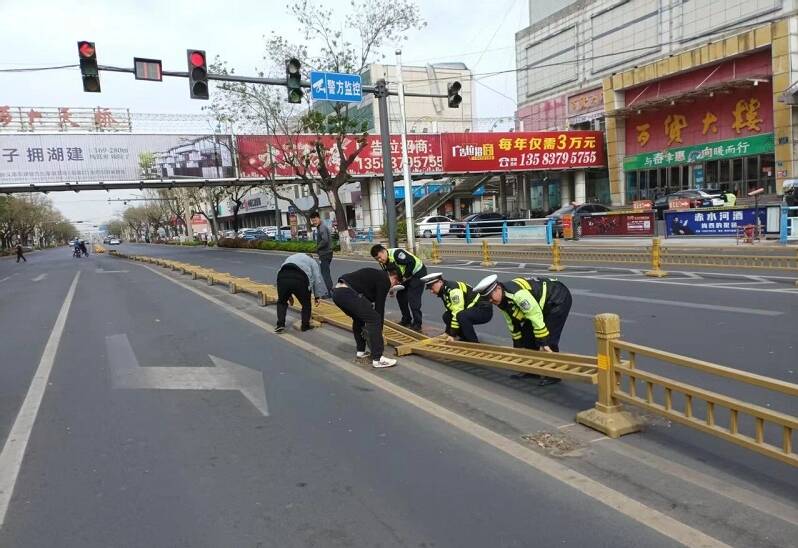大风来袭 济宁公安交警除隐患护安全