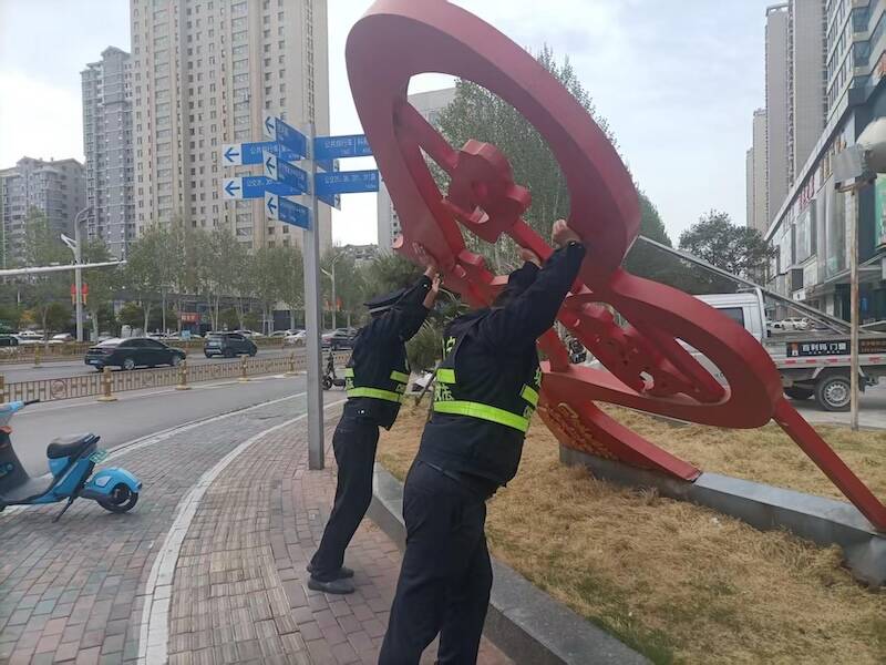济宁：城市管理局积极应对大风天气 全力守护城市秩序