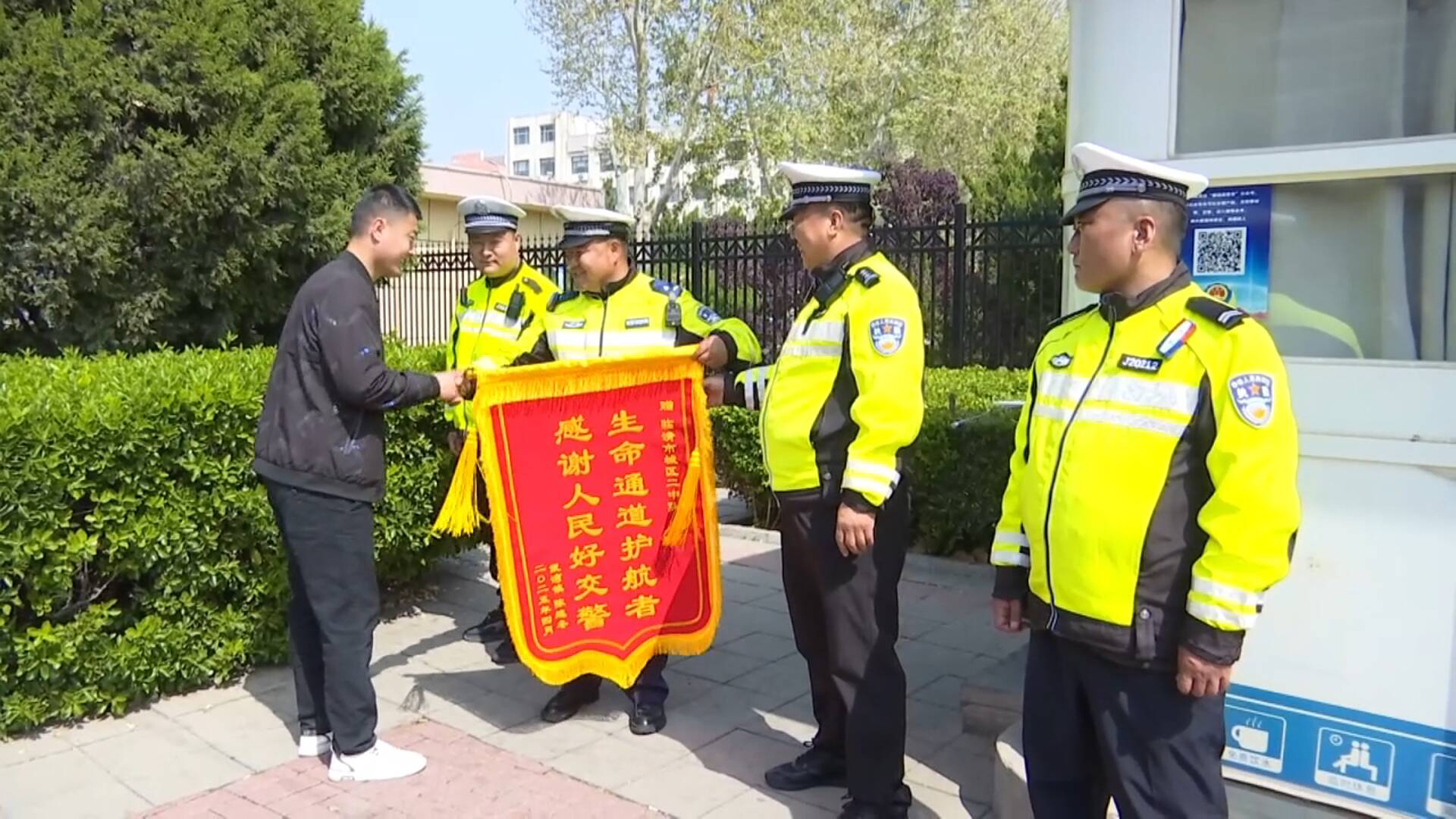 孕妇羊水破裂，临清交警用速度护航“新生命”！