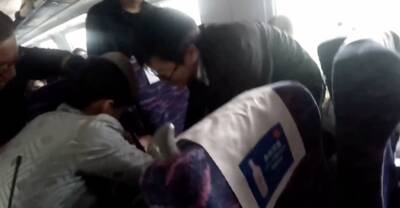 开往青岛列车上的“生命接力”！旅客突发疾病，列车长紧急联系车站送医