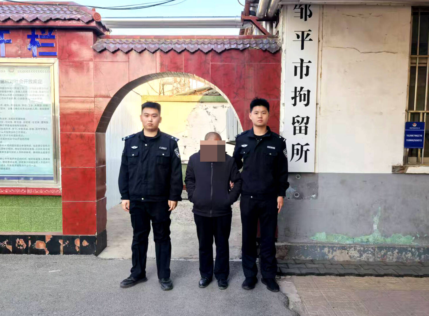 一眼識破！鄒平輔警上班途中巧遇盜竊嫌疑人 機智追蹤成功破案