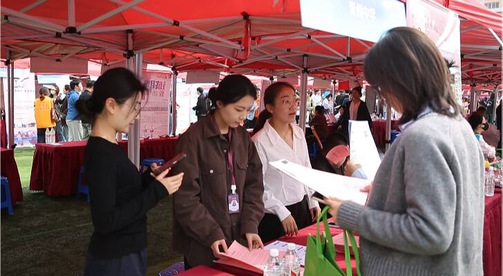 潍坊：线上、线下齐发力 助力大学生与企业顺利“牵手”