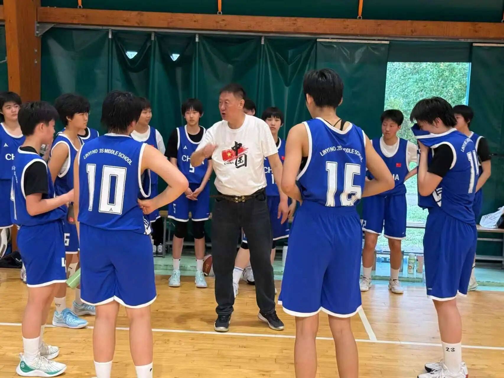五战全胜夺冠！临沂第三十五中学U15女篮勇夺欧洲青少年篮球锦标赛冠军