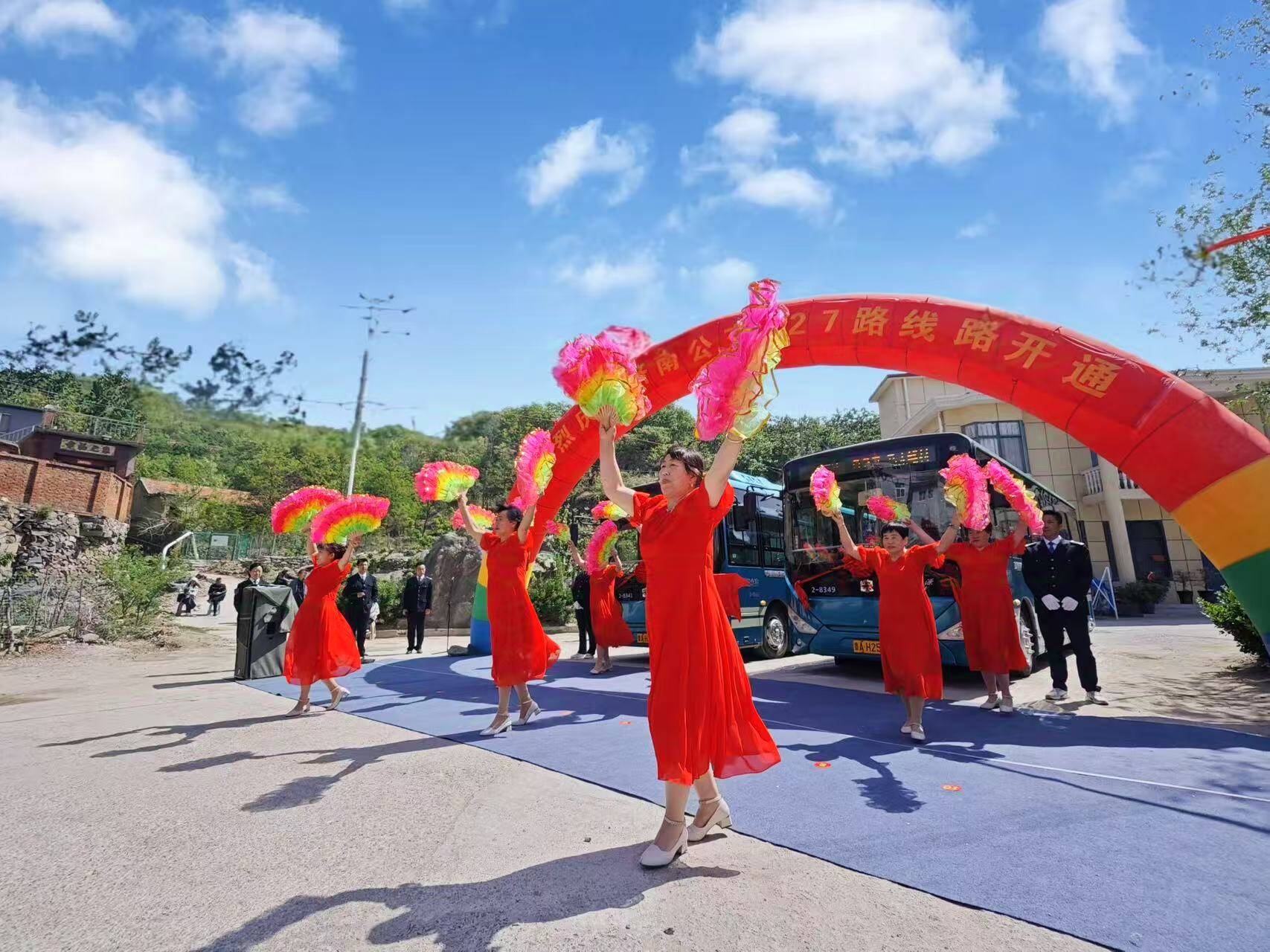串起南部山区的5个村落！济南公交开通827路，打通村民出行“最后一公里”