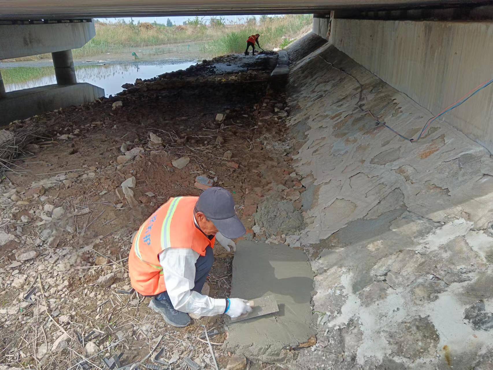 庆云公路分中心：整治路域桥梁环境 提升公路通行品质