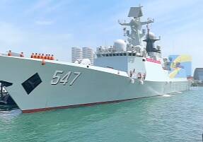 “希望家乡和中国海军一样越来越好” 临沂人打卡家乡舰自豪感满满