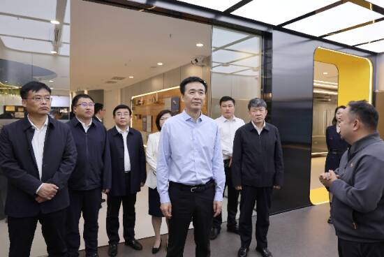 李春田带队赴成都考察招商