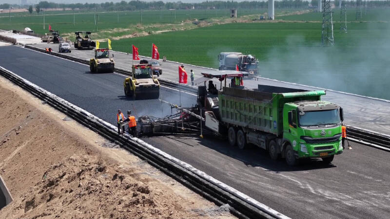 德州：临武高速进入路面基层施工阶段 400余名建设者坚守岗位力保年底通车