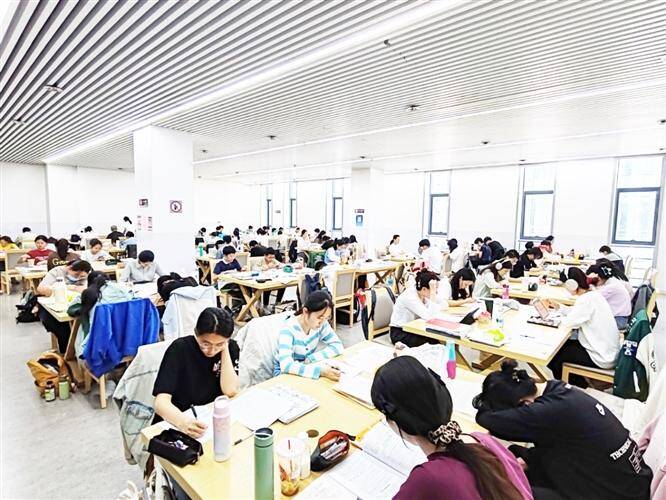 这个“五一”，全民共享“书式”假期