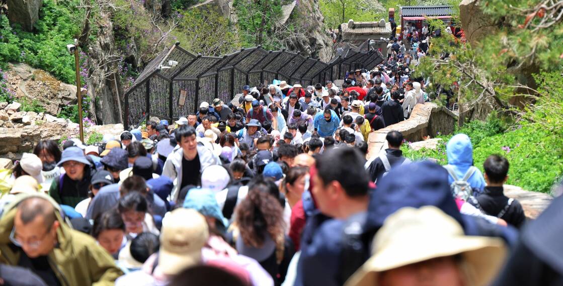 “五一”假期泰山景区接待进山游客32.1万人次
