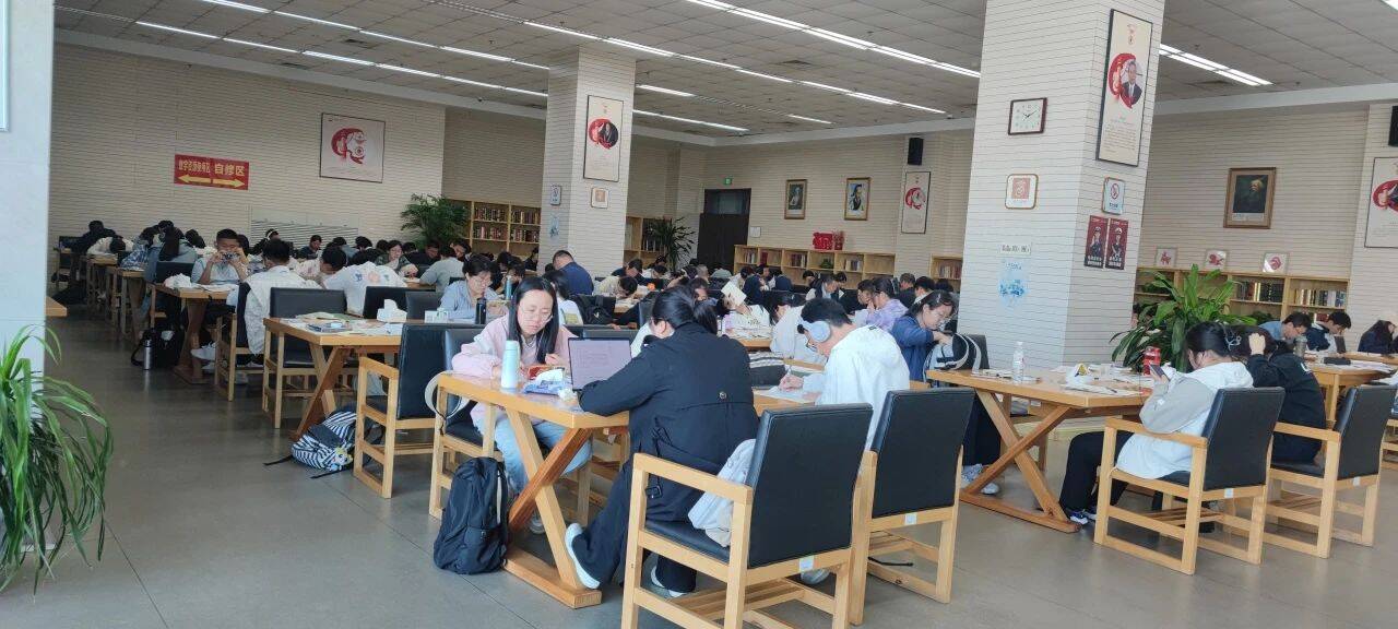 滨州市图书馆五一假期人气爆棚 乐享“书式”生活