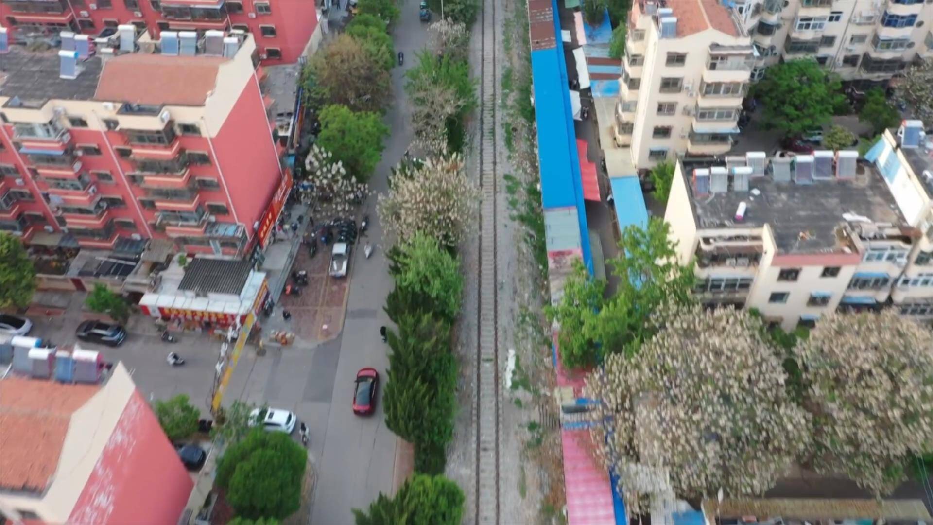 問政山東 | 鐵路遺產(chǎn)變城市“傷疤” 廢棄鐵路改造為何“卡殼”？棗莊市：合理規(guī)劃評估 拿出可行方案