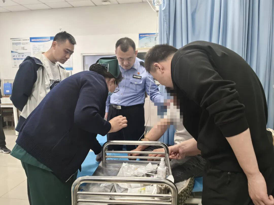 与死神赛跑：邹平公安多警种联动，成功营救服药轻生男子