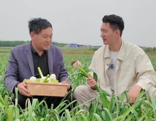 为了家乡宣传也是拼了！ 临沂村支书中英双语推介大蒜