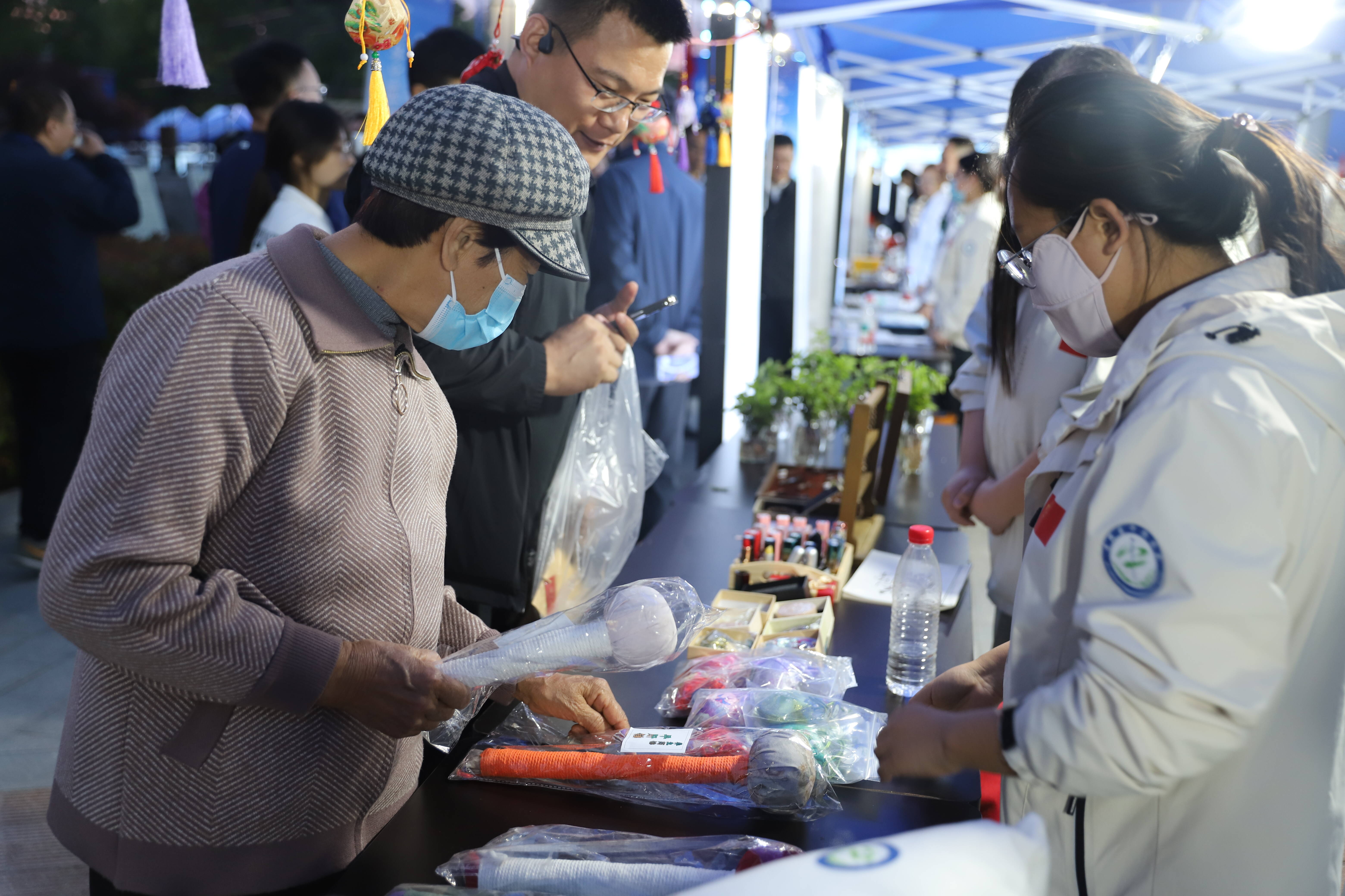 博興縣中醫藥文化夜市火熱開市 千名市民“沉浸式”感受中醫藥國粹魅力