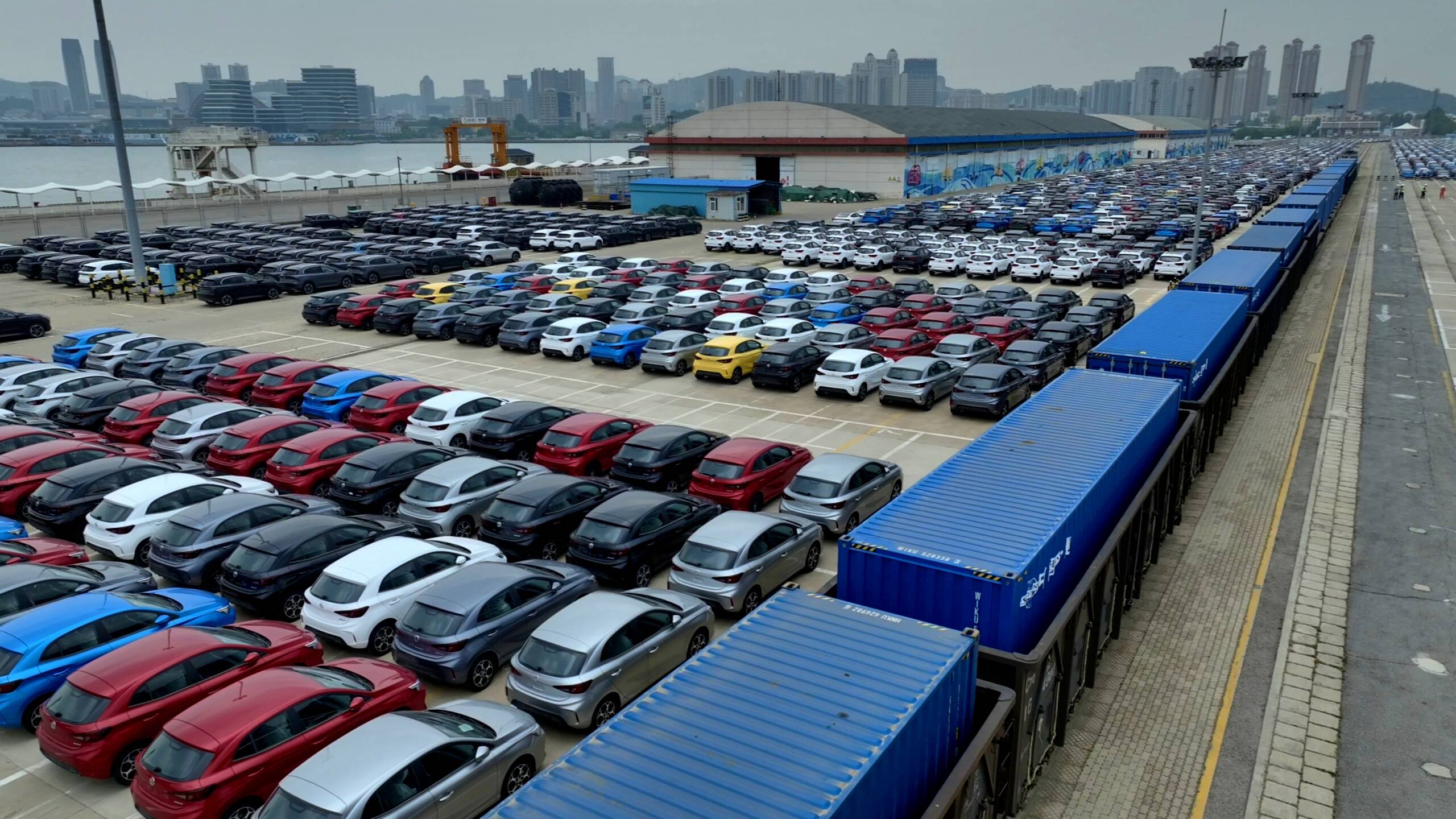 全國首趟一站式跨境“零散貨源”班列從煙臺發(fā)出