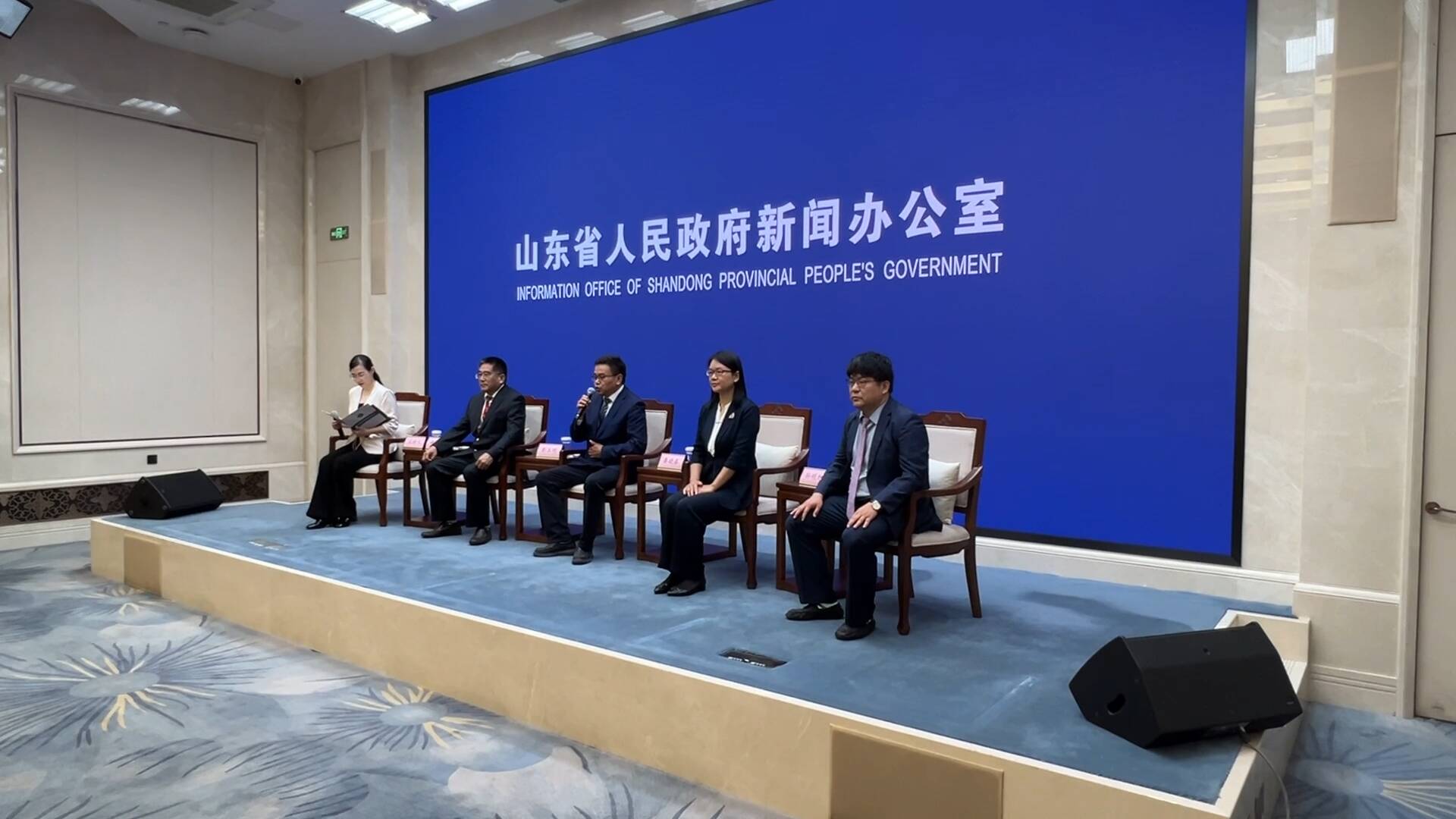 面膜、功能性電刺激儀……在這場發布會前 記者感受到山東科技創新能力有多強