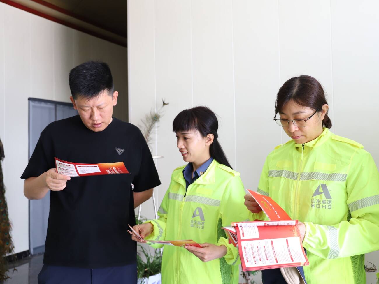 山東高速濱州發展有限公司無棣古城收費站深入鄉鎮駐地開展民法典宣傳活動