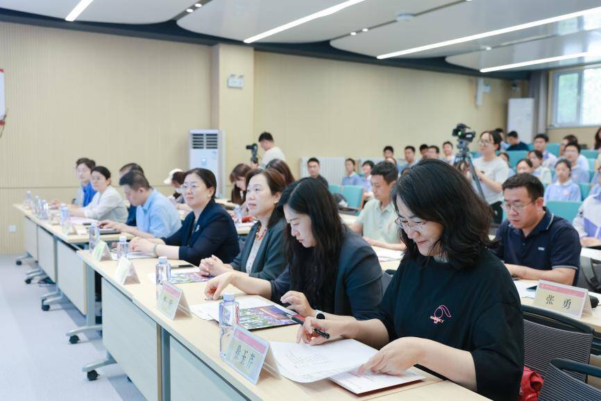 全省高校“双带头人” 教师党支部书记“强国行”专项行动走进山大附中