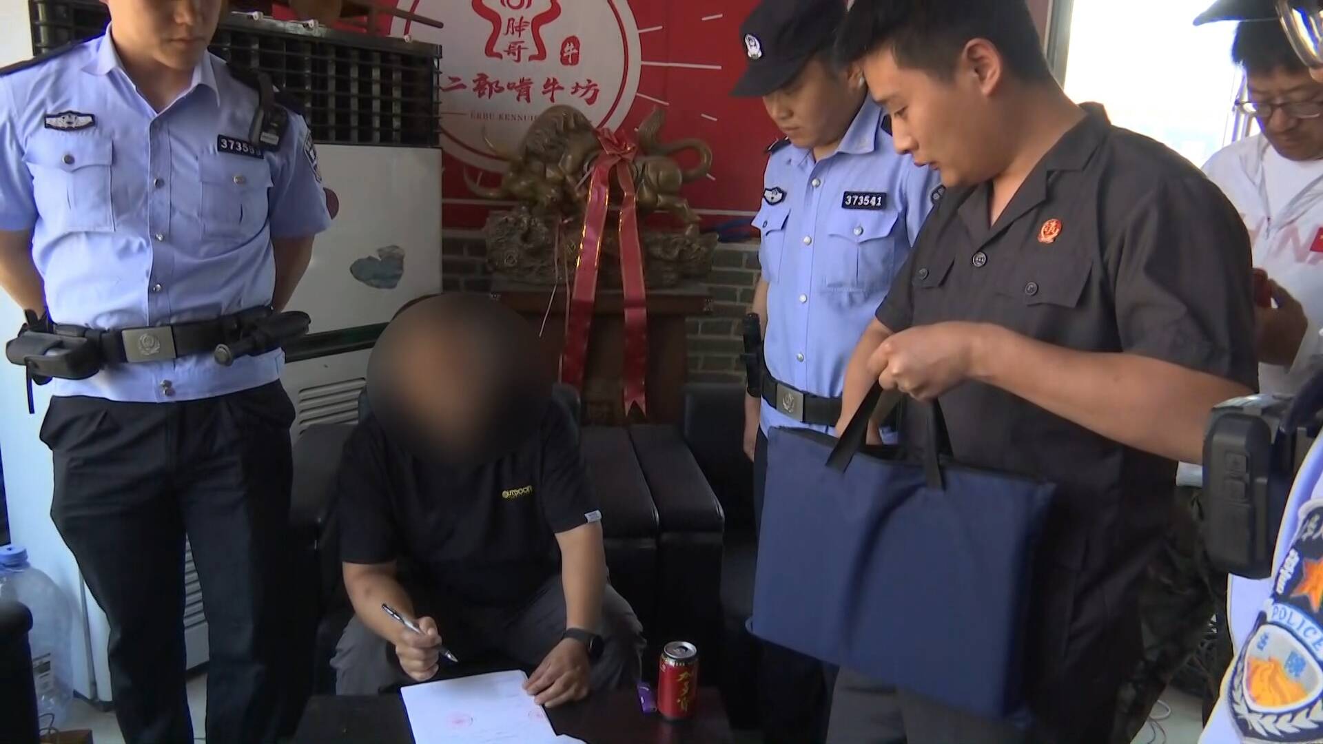 亮劍行動｜濱州：拖欠24480貨款拒不支付 被執(zhí)行人在自家飯店被拘傳